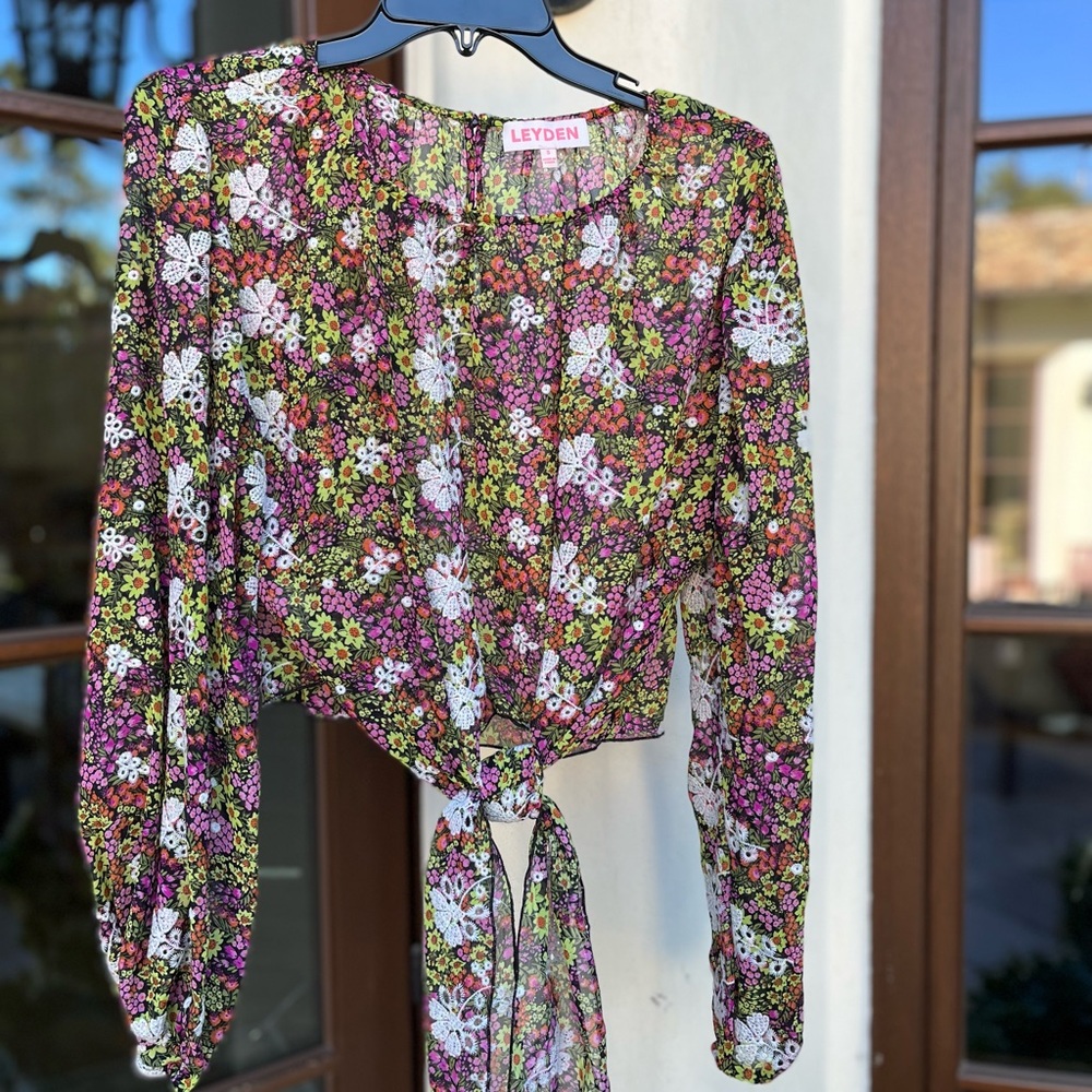 Cute light weight blouse